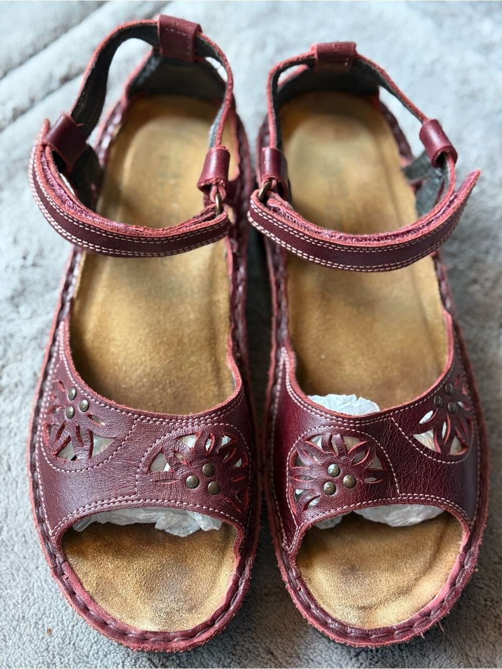 Retro Naot Burgundy Floral Cutout Leather Sandals. 39 8.5/9 super comfortable!